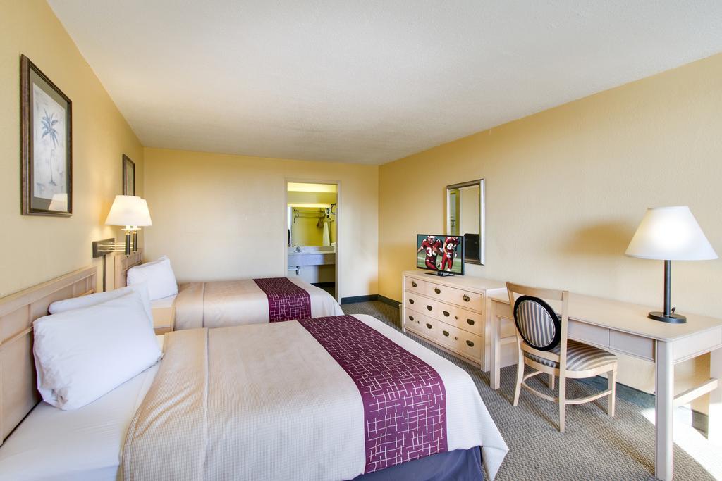 Fairbridge Inn Express Dundee Уинтър Хевън Екстериор снимка