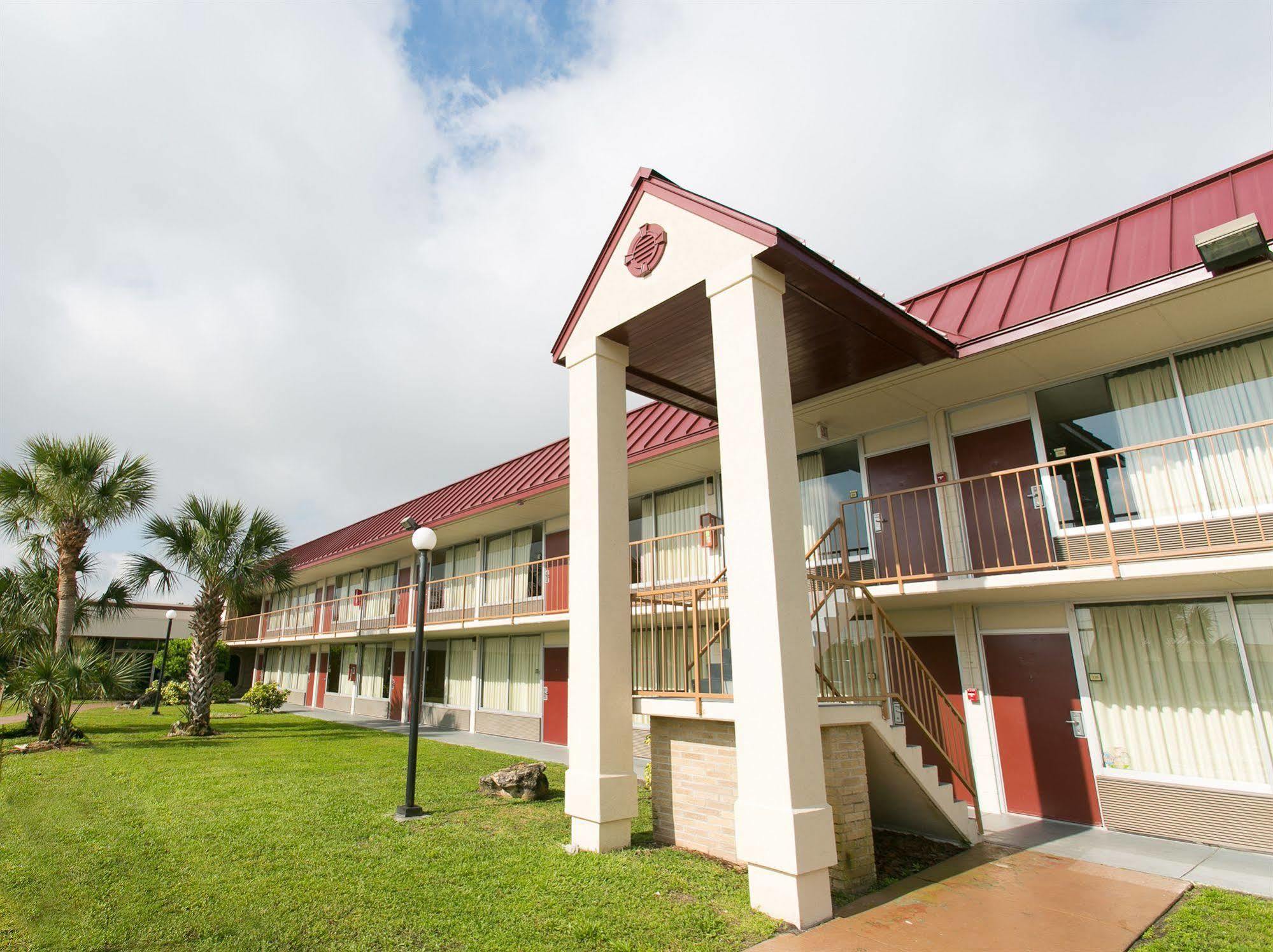 Fairbridge Inn Express Dundee Уинтър Хевън Екстериор снимка