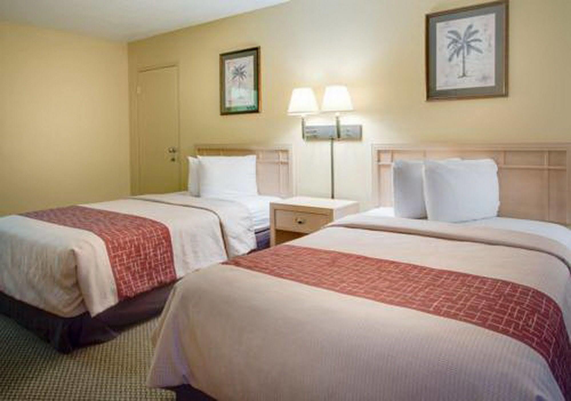 Fairbridge Inn Express Dundee Уинтър Хевън Екстериор снимка