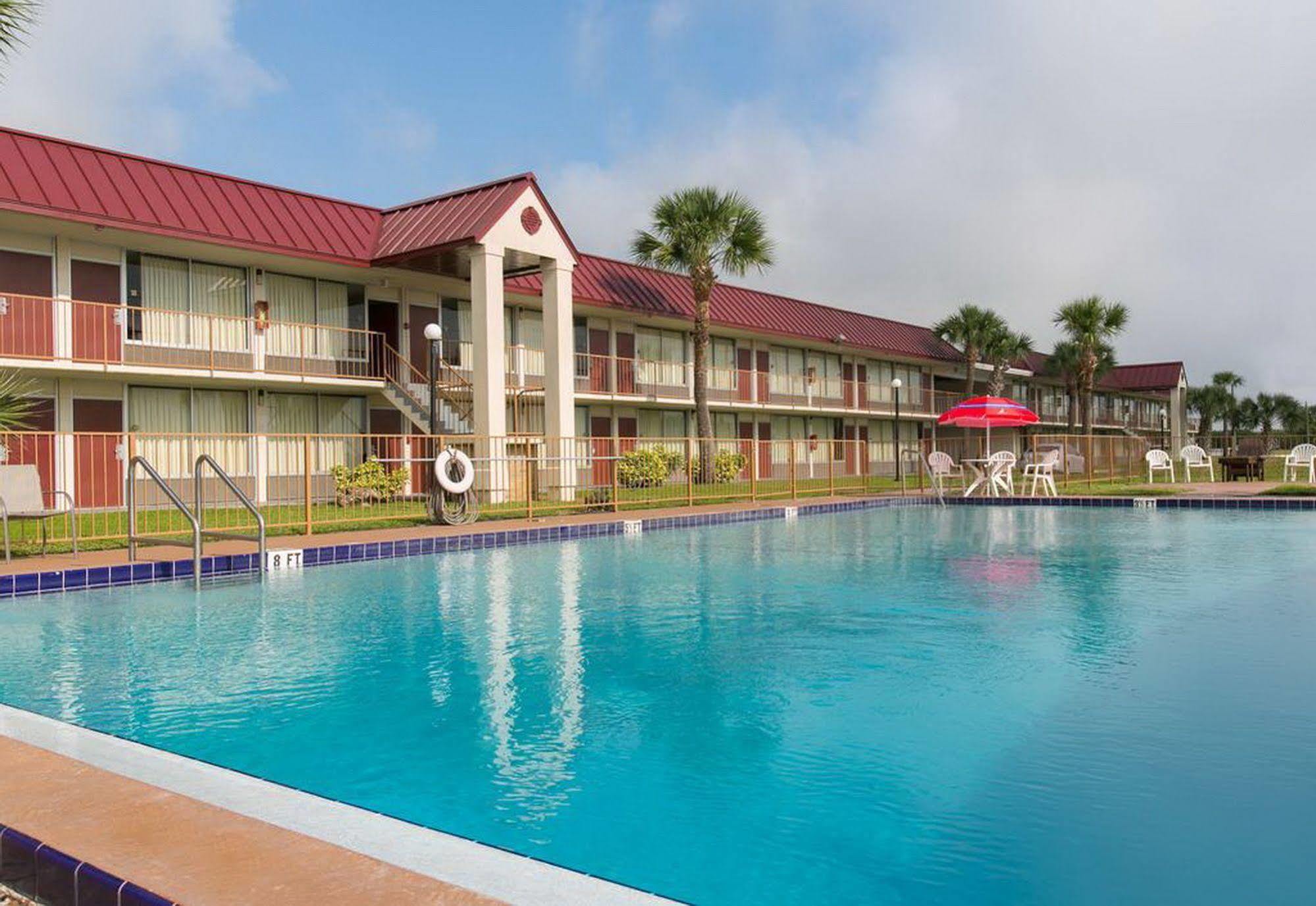 Fairbridge Inn Express Dundee Уинтър Хевън Екстериор снимка